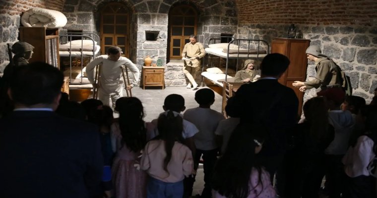 Kars’ta öğrencilerden şehrin tarihine yolculuk