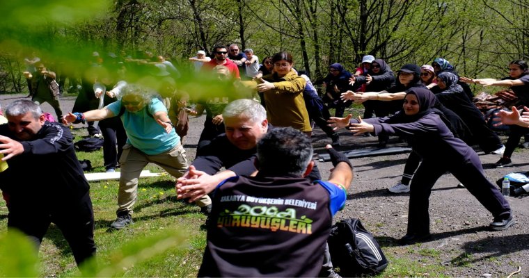 Sakarya Hendek’te iki mevsim aynı günde yaşandı