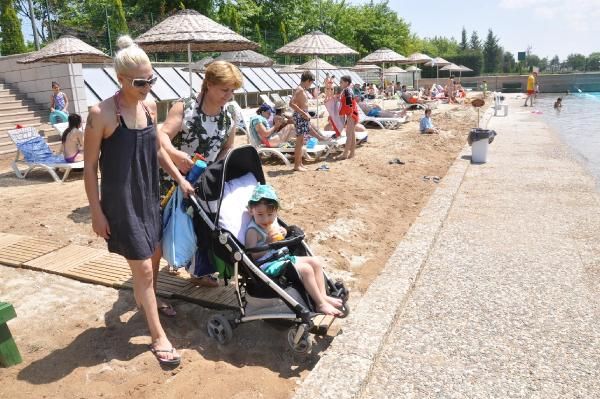 Eskişehir'de yapay plaj sezonu açıldı