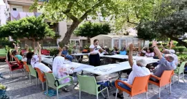 Alzheimer farkındalığı için Muratpaşa’da yaşlı evlerinde buluşuldu