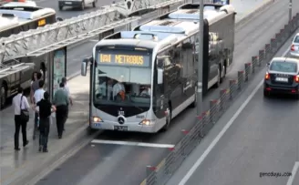1 Mayıs'ta Söğütlüçeşme-Cevizlibağ Metrobüsleri İptal