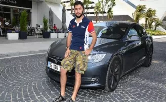 18 TL'lik Şarjla 500 Kilometre Giden Otomobil İzmir Sokaklarında