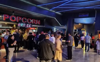 75 ilin sinemalarında salonlar doldu taştı