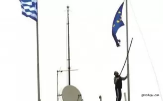 AB bayrağını indirdiler!