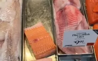 ABD’deki marketlerde ’boyalı’ somon satışı artıyor!