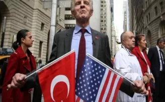 ABD'nin göbeğinde Türk Bayrağı göklere çekildi