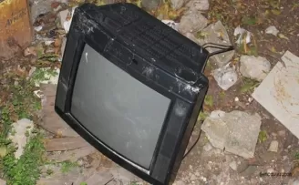Acılı baba televizyonu kırdı