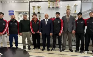 Ağrılı halterciler Mersin’de madalyaları topladı