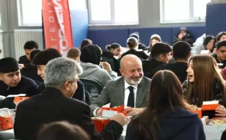 Ahmet Çolakbayrakdar’dan gençlere tavsiyeler