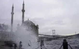 Akdeniz hariç kıyılarda yağış var... Marmara’ya kuvvetli rüzgar uyarısı