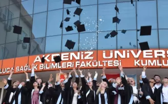 Akdeniz Üniversitesi Kumluca MYO’da mezuniyet coşkusu