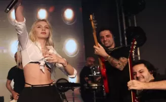 Aleyna Tilki Uludağ'da göz kamaştırdı