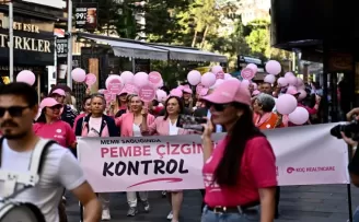 Antalya’da meme kanserine karşı farkındalık yürüyüşü