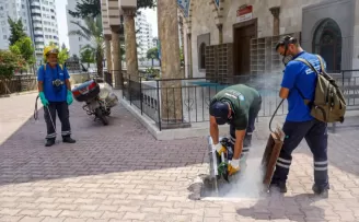 Antalya’da toplu kullanım alanlarına ilaçlama çalışması