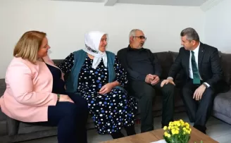 Artvin Valisi Ergün’den evlilikte 50’nci yılını kutlayan çifte ziyaret