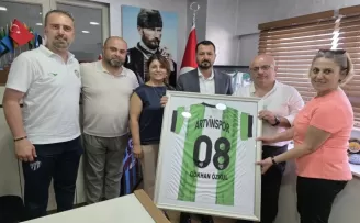 Artvinspor’un kadın voleybol takımına Bursa’dan sponsorluk desteği