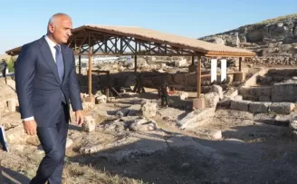 Bakan Mehmet Nuri Ersoy’dan Perre Antik Kenti’ne yakın takip