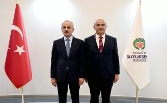Bakan Uraloğlu’ndan Malatya’da Şehir Kütüphanesi’ne ziyaret