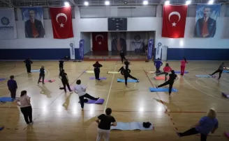 Bakırköy’de kadınlar hem spor yapıyor hem sosyalleşiyor