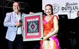 Balkanlardan Anadolu’ya Kültür Şenliği’nde Candan Erçetin coşkusu
