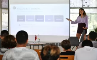 Beylikdüzü’nde geleceğin iletişim becerileri konuşuldu