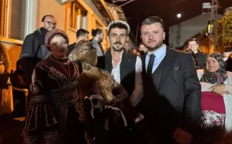 Bilecik Pazaryeri’nde gelenekler mizahla buluştu