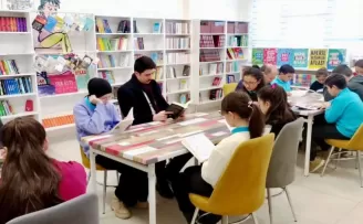 Bilecik’te Pazaryeri Kaymakamı öğrencilerle kitap okudu
