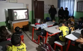 Bitlisli liseliler, geleneksel oyunu köylerde sahneliyor