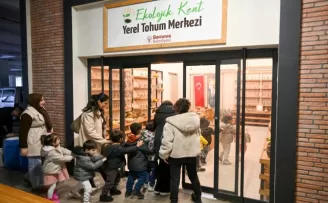 Bornova’da minik eller toprağa dokundu