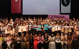 Boyları kadar kitap okudular, ödülleri kaptılar