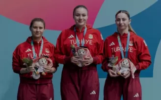 Bursa Büyükşehir’li Özge Yılmaz’dan masada gümüş madalya