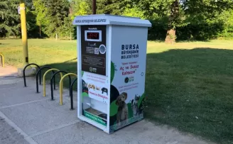 Bursa’ da atıklar “mama” ya dönüşüyor