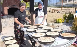 Bursa’da İrfaniyeli kadınlar ekmekle dayanışmayı mayaladı