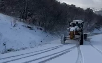 Bursa’da karla kaplı yollar Büyükşehir’le açılıyor