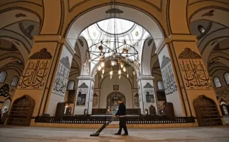 Bursa’da Ulu Camii Ramazan teravihlerine hazır