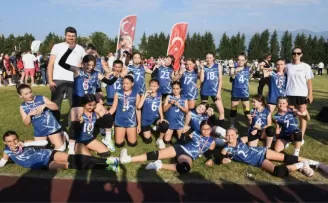 Bursa genç voleybolcuların kalbi Osmangazi’de attı