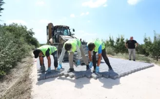 Bursa İnegöl Belediyesi’nin kırsalda parke taş uygulamaları devam ediyor