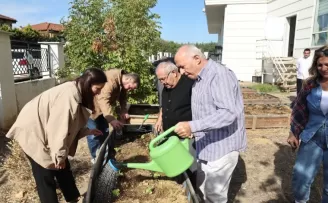 Bursa Nilüfer’de yaşlıların ellerinden toprağa can suyu