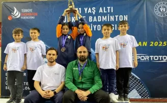 Bursa Osmangazi Belediyespor’un genç badmintoncuları göz doldurdu