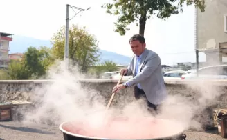 Bursa Osmangazi’de imece salça bereketi! 180 aileye kışlık destek