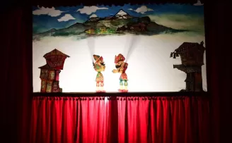 Bursa Osmangazi’de Karagöz perdesi çocuklar için açıldı