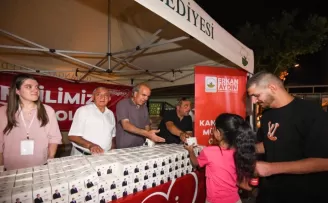 Bursa Osmangazi’de Mevlit Kandili’nde geleneksel ikram