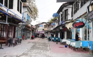 Bursa Osmangazi’de Tarihi Arap Şükrü Sokağı ’kaçak’lardan arındırıldı