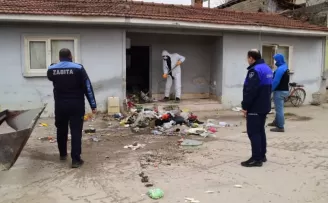 Bursa Yenişehir’de çöp ev temizlendi! Mahalle nefes aldı!