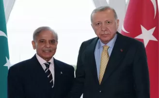 Cumhurbaşkanı Erdoğan, Pakistan Başbakanı Şahbaz Şerif ile Bakü’de görüştü