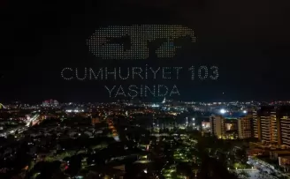 Cumhuriyet coşkusu gökyüzünü aydınlattı