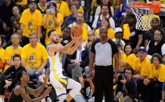 Curry play-off'lara rekorla başladı