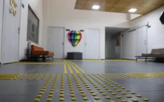 Diyarbakır’da görme engelliye ‘bağımsız hareket eğitimi’