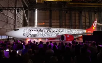 Dünyanın dövme tasarımlı ilk uçağı havalandı