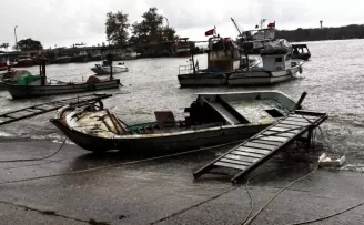 Düzce Akçakoca’da fırtına 14 tekneye zarar verdi